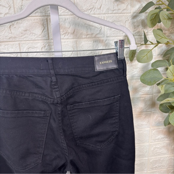Express Midrise Distressed Skinny. Size 2R - Picture 9 of 12